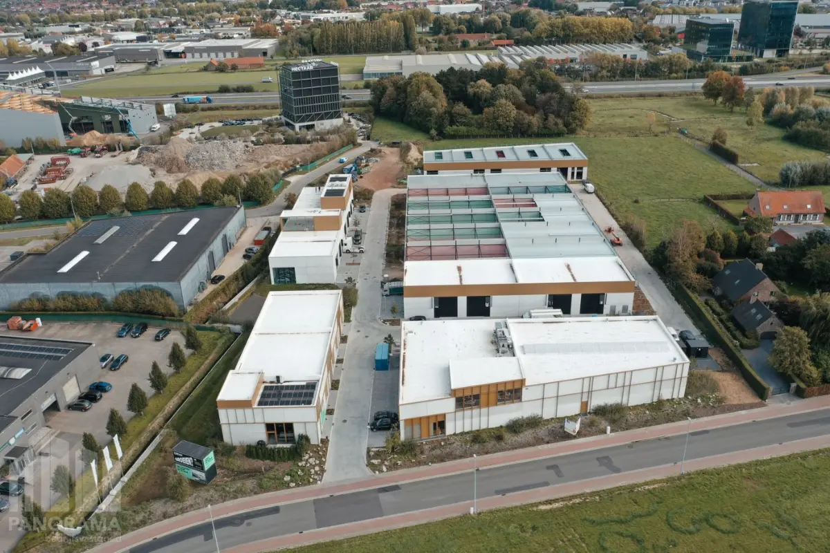 Handelszaak te  koop in Roeselare 8800 430000.00€  slaapkamers 307.00m² - Zoekertje 826076