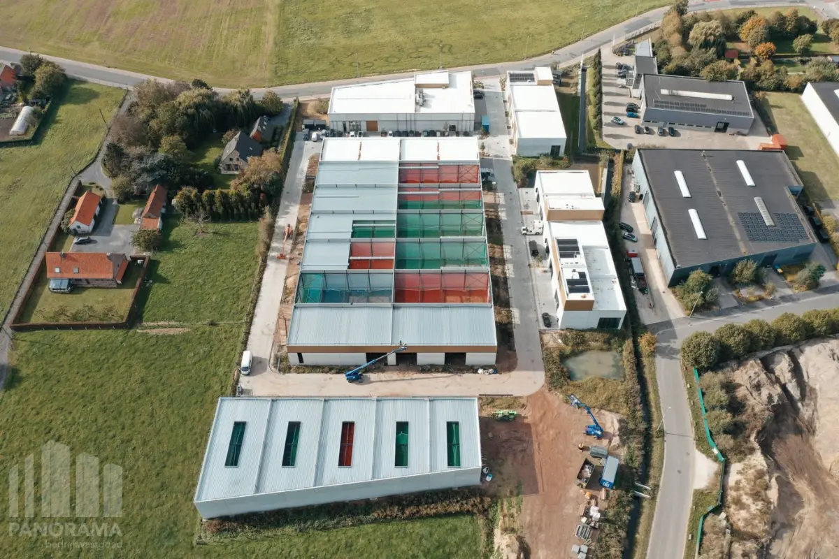 Handelszaak te  koop in Roeselare 8800 1275000.00€  slaapkamers 909.00m² - Zoekertje 826075
