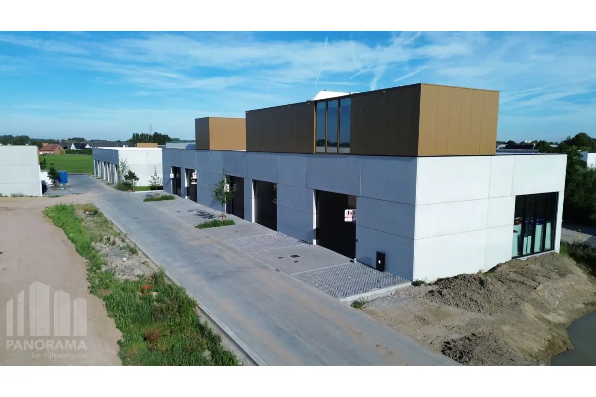 Handelszaak te  koop in Roeselare 8800 330000.00€  slaapkamers 227.00m² - Zoekertje 826073