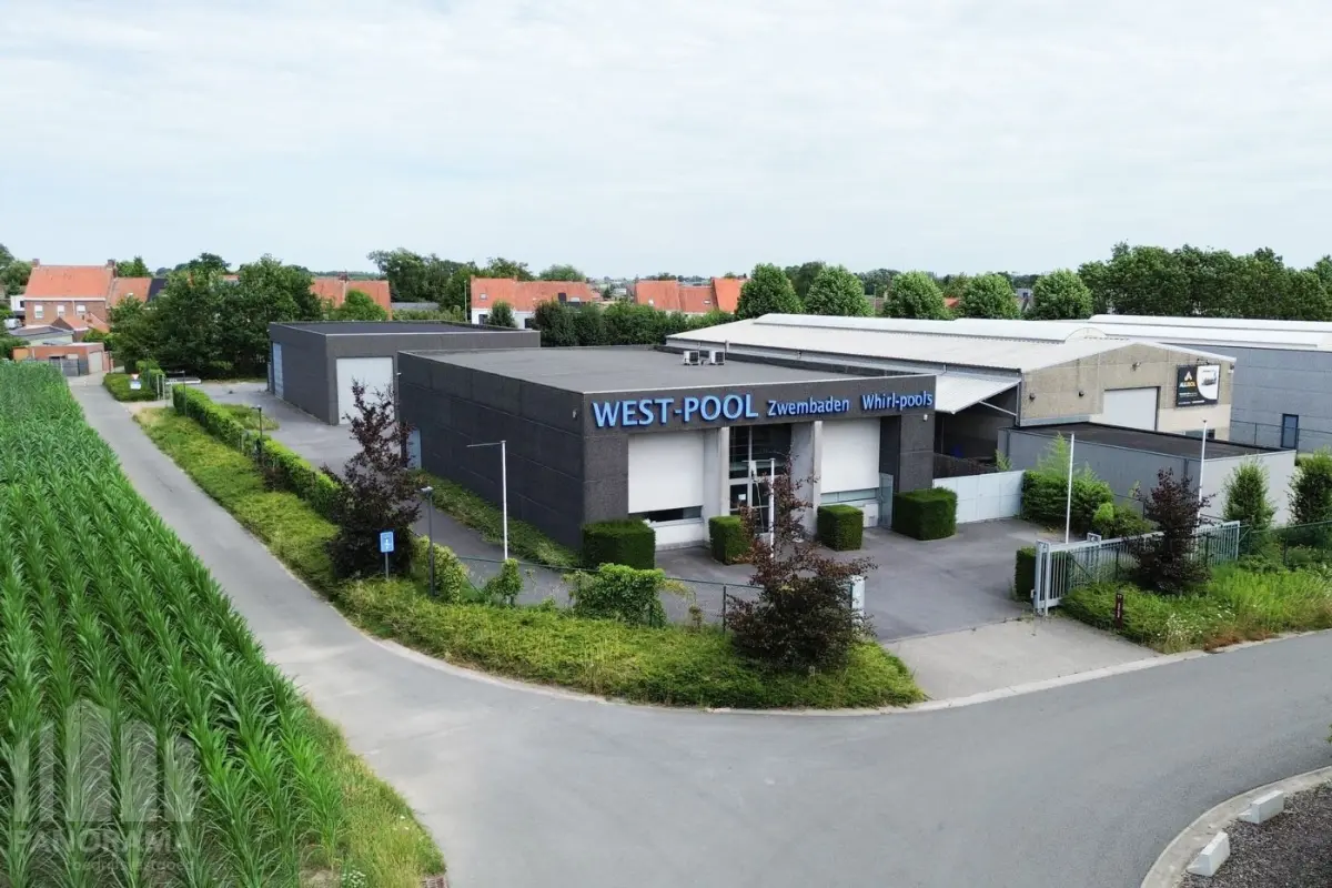 Handelszaak te  koop in Ingelmunster 8770 1080000.00€  slaapkamers m² - Zoekertje 826072