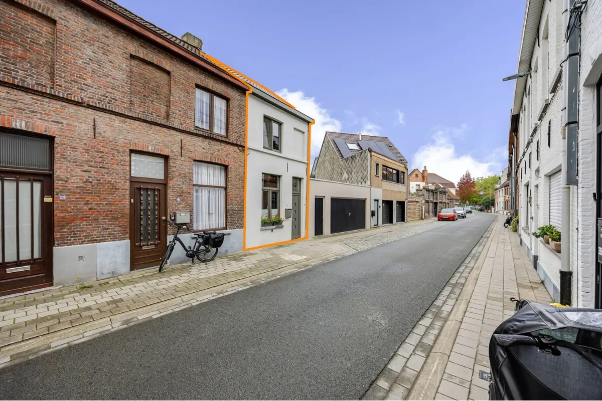 Huis te  koop in Assebroek 8310 218000.00€ 2 slaapkamers m² - Zoekertje 826736