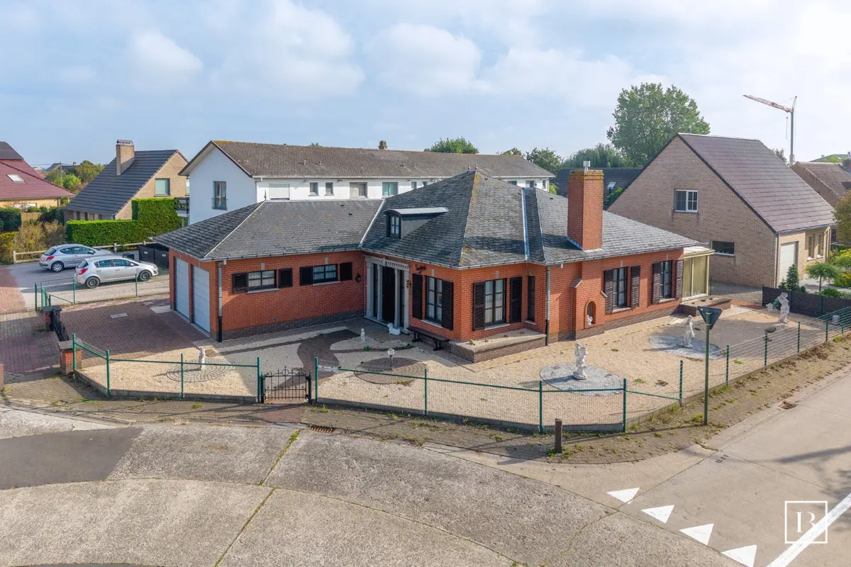 Huis te  koop in De Haan 8420 389000.00€ 3 slaapkamers 250.00m² - Zoekertje 826816