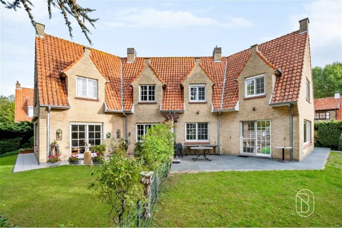 Kasteel te  koop in Nieuwpoort 8620 0.00€ 8 slaapkamers 334.00m² - Zoekertje 827020