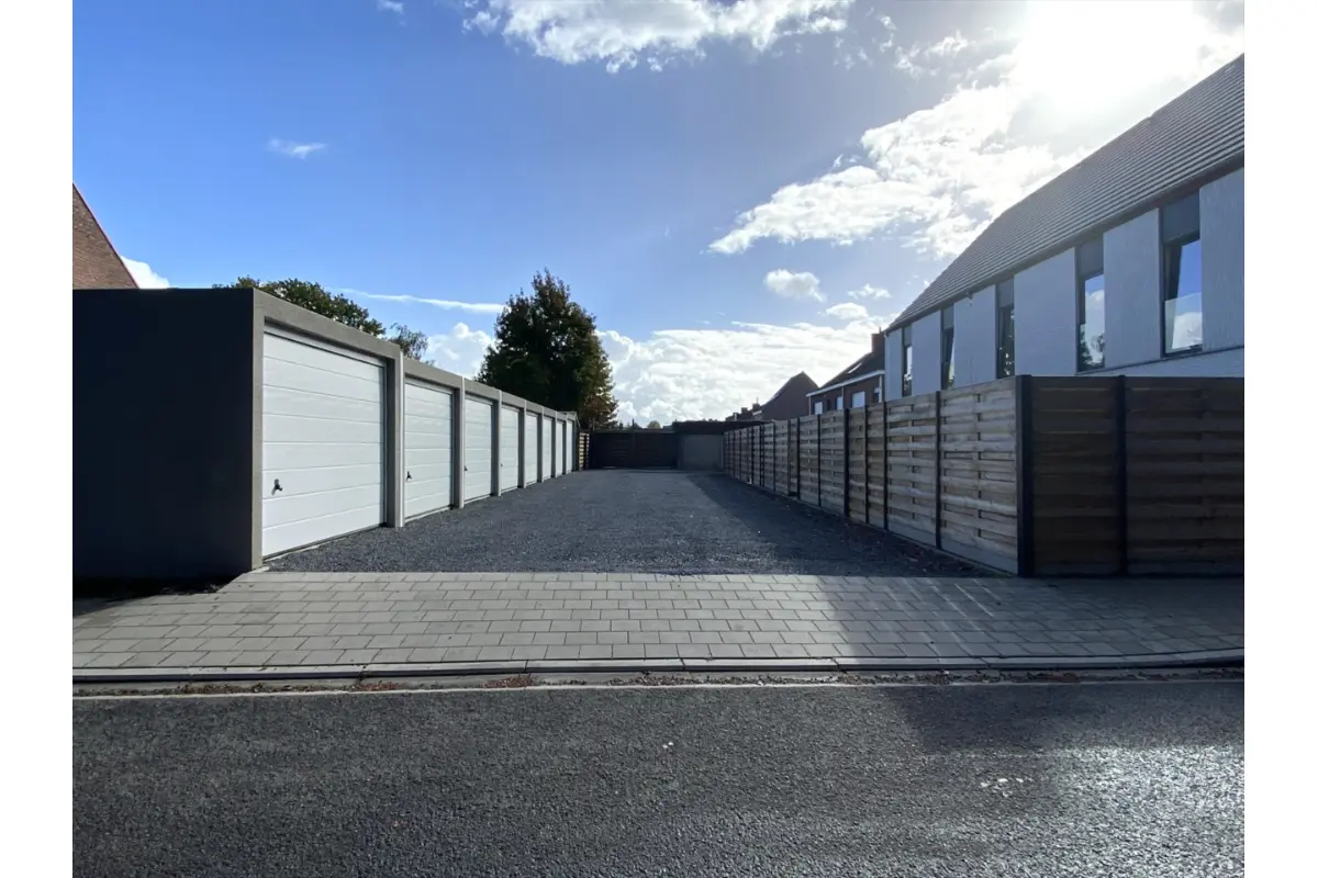 Parking & garage te  huur in Meulebeke 8760 85.00€  slaapkamers m² - Zoekertje 827682