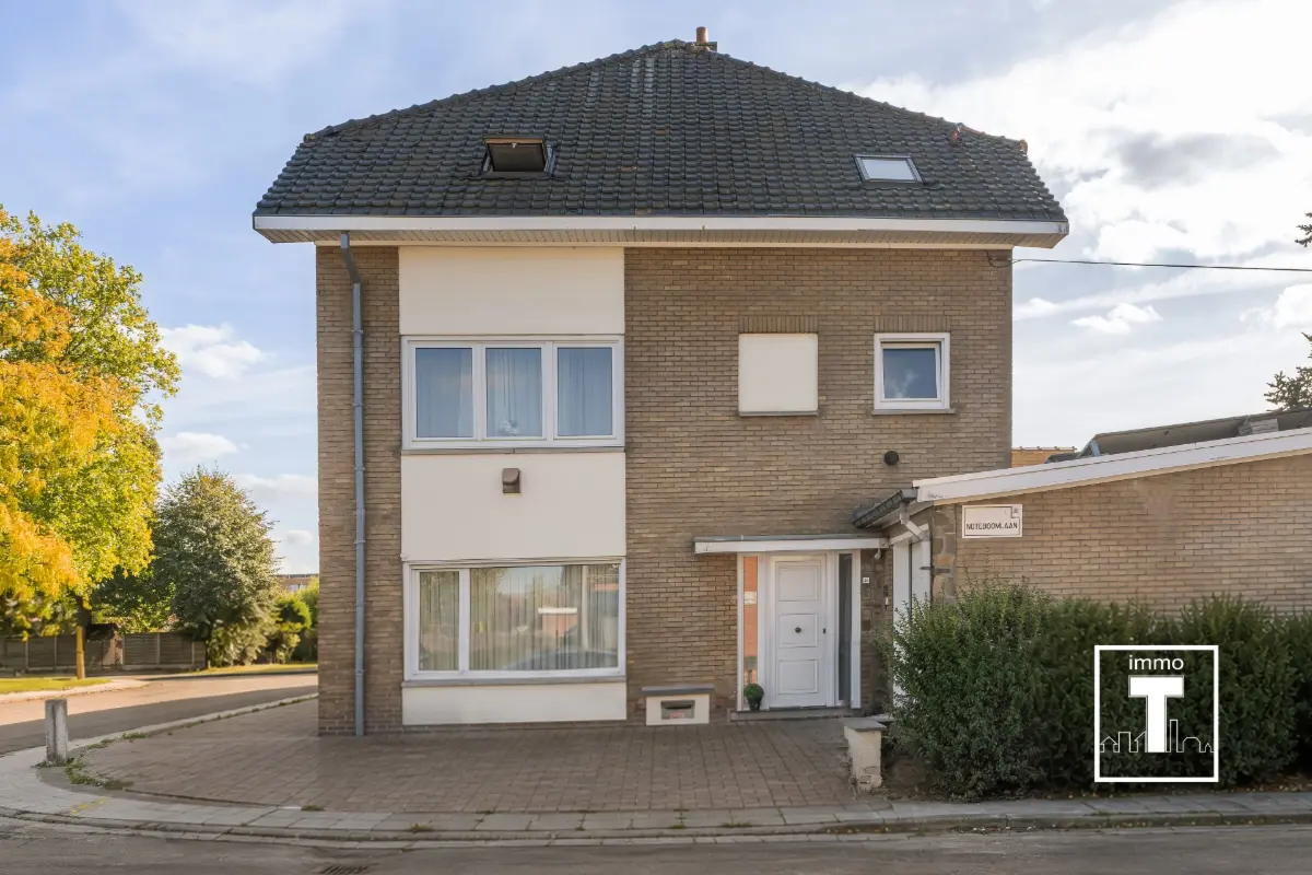 Huis te  koop in Kortrijk 8500 475000.00€ 5 slaapkamers 197.00m² - Zoekertje 827599