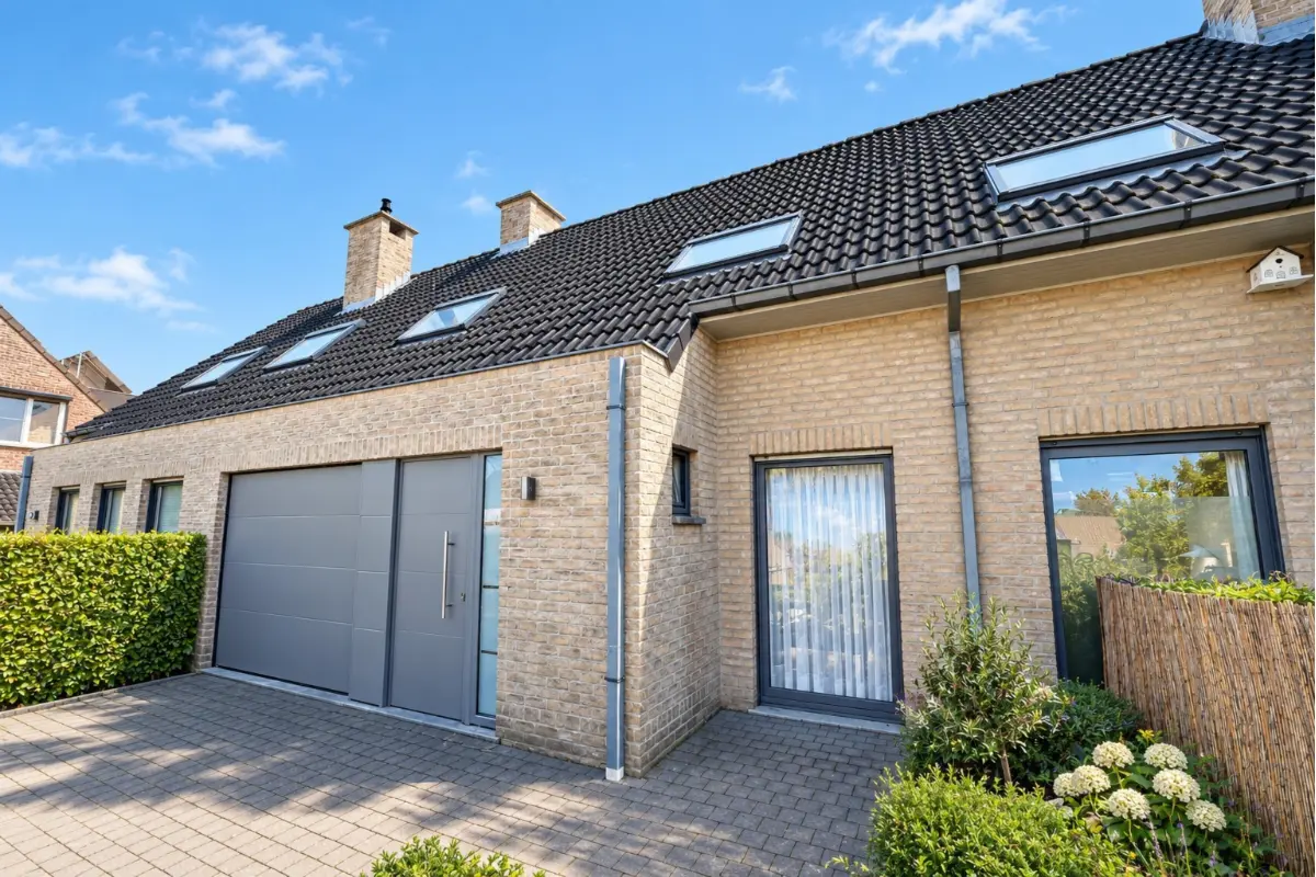 Huis te  koop in Assebroek 8310 447000.00€ 3 slaapkamers m² - Zoekertje 829126