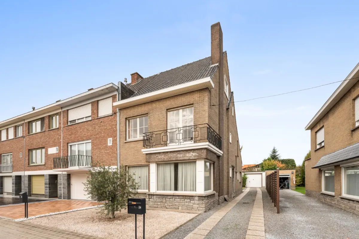 Huis te  koop in Kortrijk 8500 379000.00€  slaapkamers m² - Zoekertje 830199
