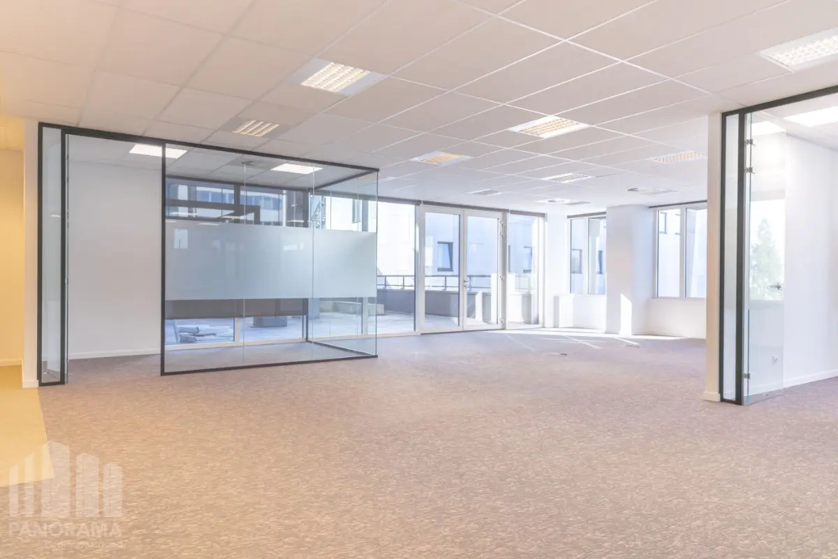 Handelszaak te  huur in Roeselare 8800 2063.00€  slaapkamers 225.00m² - Zoekertje 830148