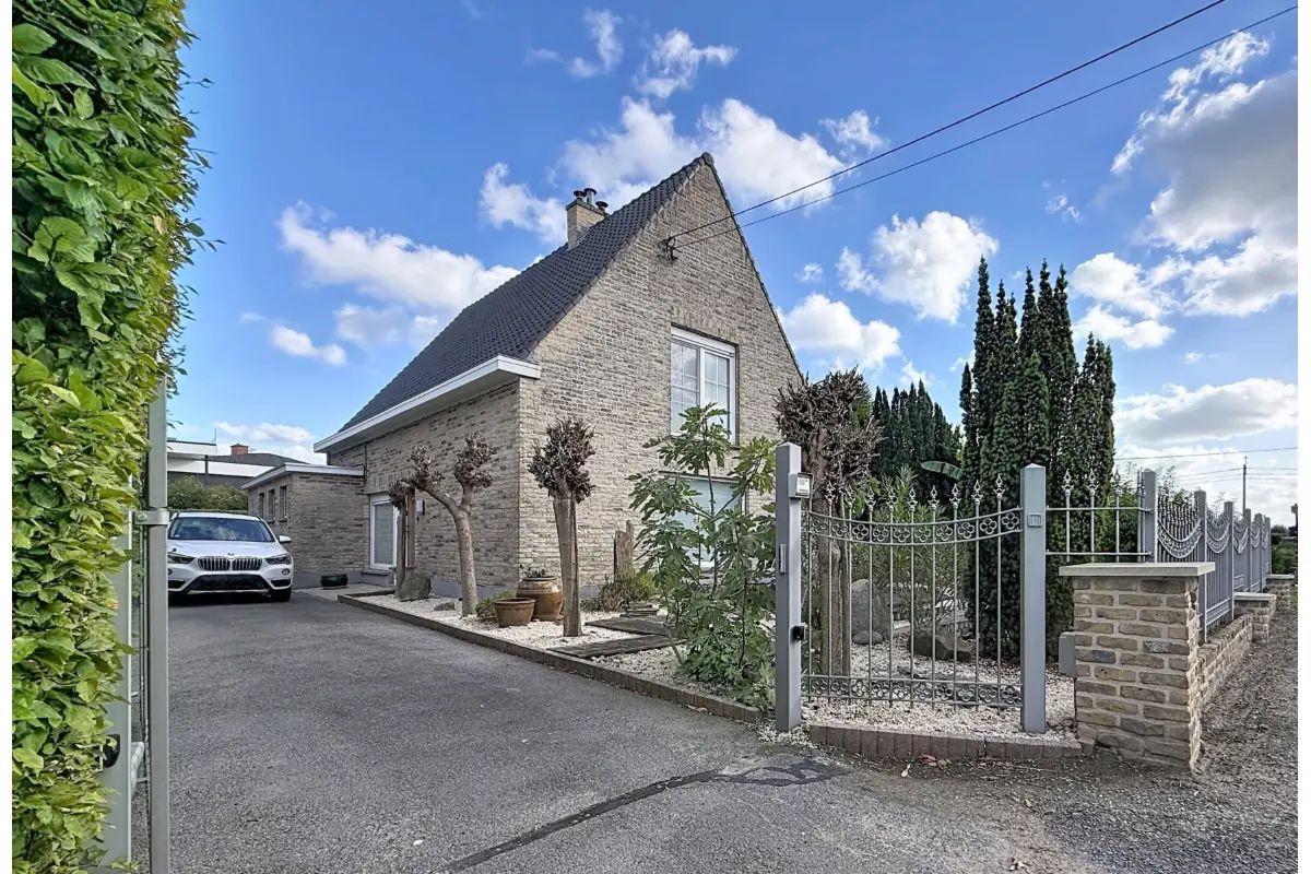 Huis te  koop in Roeselare 8800 369000.00€ 3 slaapkamers 194.00m² - Zoekertje 829827