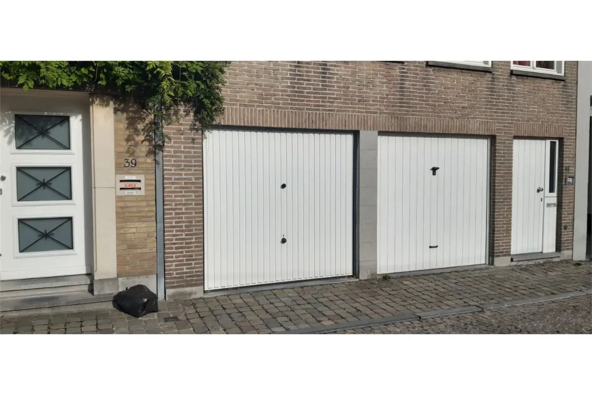Parking & garage te  huur in Brugge 8000 110.00€  slaapkamers m² - Zoekertje 830192