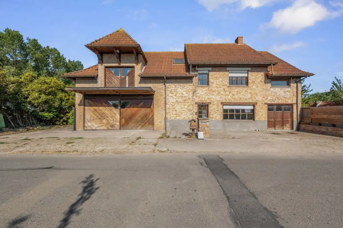 Huis te  koop in Jabbeke 8490 395000.00€ 4 slaapkamers 360.00m² - Zoekertje 830149