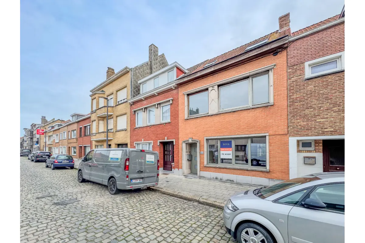 Huis te  koop in Oostende 8400 242000.00€ 3 slaapkamers 202.00m² - Zoekertje 829672