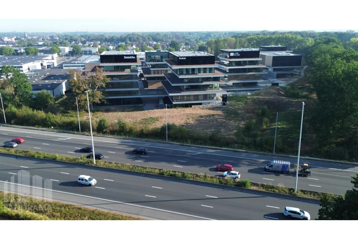 Handelszaak te  huur in Oostkamp 8020 40144.00€  slaapkamers 3203.00m² - Zoekertje 831000