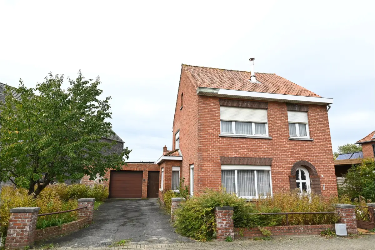 Huis te  koop in Oedelem 8730 320000.00€ 3 slaapkamers m² - Zoekertje 831019